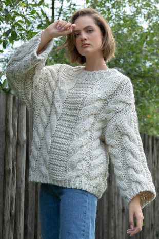 Sweter z grubymi warkoczami CHUNKY KNIT F780 beżowy