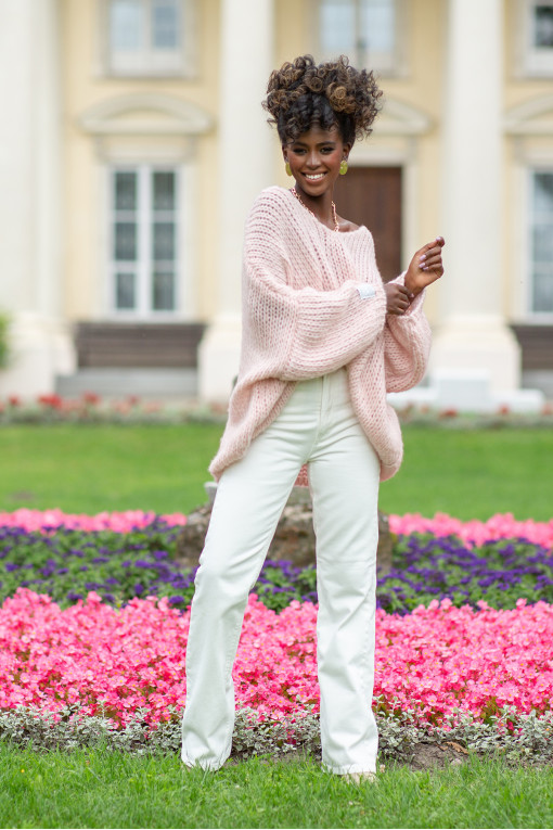 Loose sweater with a neckline F1256 pinkpowder