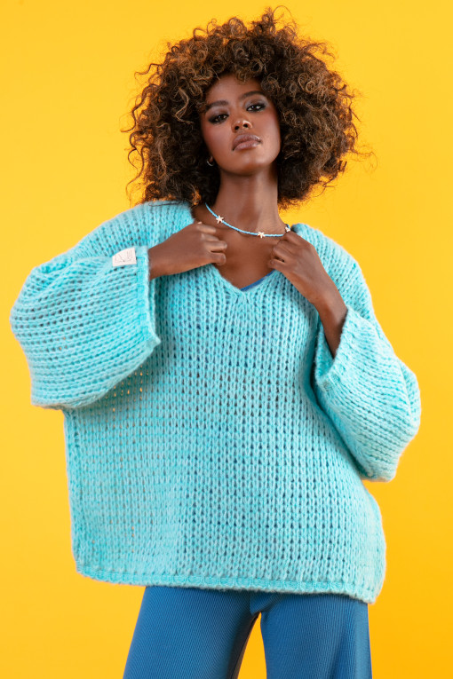 Loose sweater with a neckline F1256 skyblue