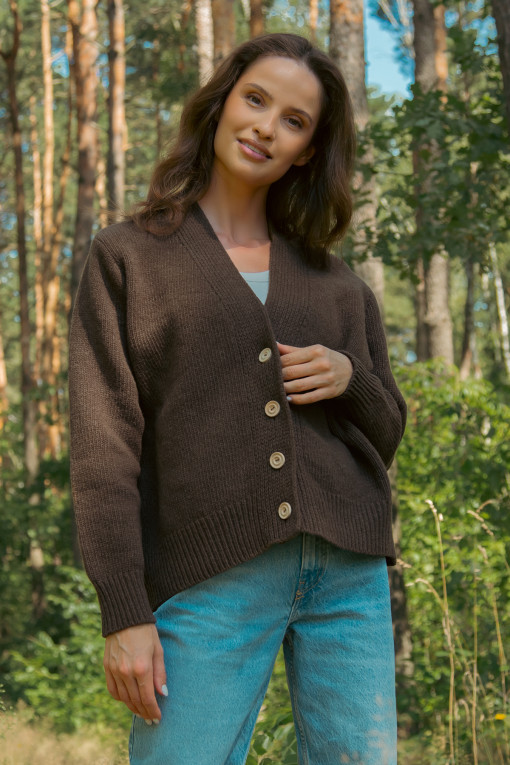 Classic, simple woolen cardigan buttoned with buttons F1710 espresso