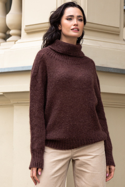 SEAMLESS OVERSIZED SWEATER WITH TURTLENECK AND ROLLED CUFFS MADE FROM ALPACA WOOL F1750 choco